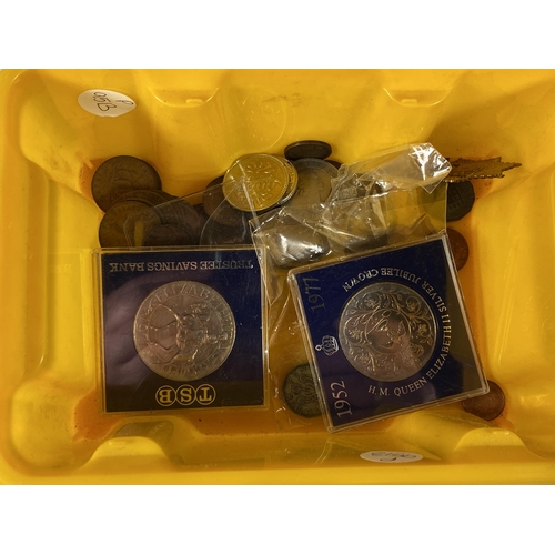 358 - A MIXED LOT OF COINS TO INCLUDE BRITAINS FIRST DECIMAL COINS X 2, COMMEMORATIVE CROWNS ETC