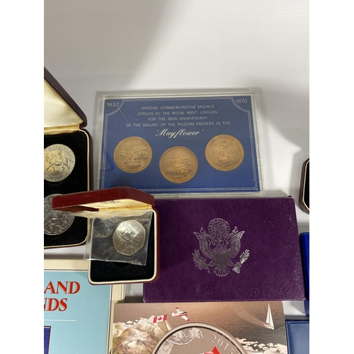 362 - A MIXED COLLECTION OF COINS TO INCLUDE A CASED 1977 CROWN SET, CASED ROYAL MINT PROOF 50P COIN ETC