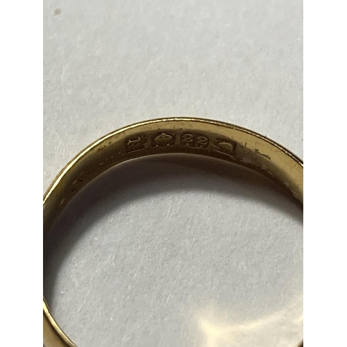 527 - A 22 CARAT GOLD WEDDING BAND SIZE M GROSS WEIGHT 2.85 GRAMS IN A PRESENTATION BOX