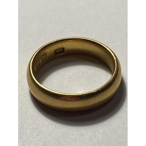 529 - A 22 CARAT GOLD WEDDING BAND SIZE M GROSS WEIGHT 8.73 GRAMS