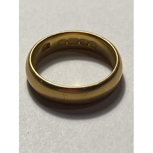 529 - A 22 CARAT GOLD WEDDING BAND SIZE M GROSS WEIGHT 8.73 GRAMS