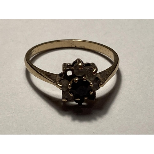 532 - A 9 CARAT YELLOW GOLD RING WITH CENTRE GARNET AND FIVE SURROUNDING (TWO MISSING SHOULD HAVE SEVEN) C... 