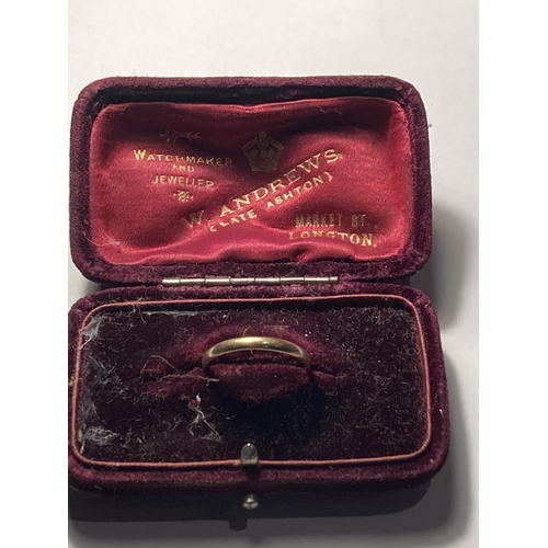 535 - A 9 CARAT GOLD WEDDING BAND IN A VINTAGE PRESENTATION BOX SIZE O/P GROSS WEIGHT 1.64 GRAMS