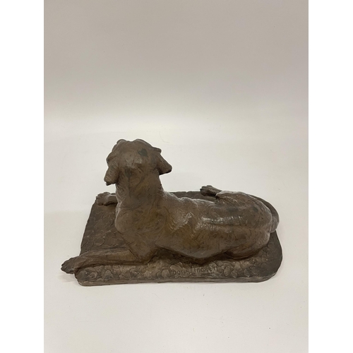 13 - A DORIS LINDNER BRONZED RESIN MODEL OF A SEATED DOG, SIGNED TO REVERSE, LENGTH 20CM