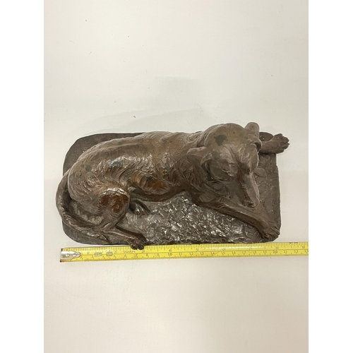 13 - A DORIS LINDNER BRONZED RESIN MODEL OF A SEATED DOG, SIGNED TO REVERSE, LENGTH 20CM