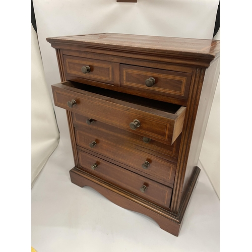 31 - AN EDWARDIAN INLAID MAHOGANY APPRENTICE CHEST OF DRAWERS COMPRISING TWO SHORT OVER FOUR LONG DRAWERS... 