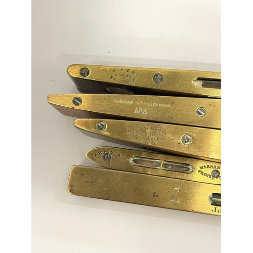 34 - A COLLECTION OF VINTAGE BRASS SPIRIT LEVELS AND FURTHER TOOLS J.RABONE & SONS, MINIATURE SALTER SCAL... 