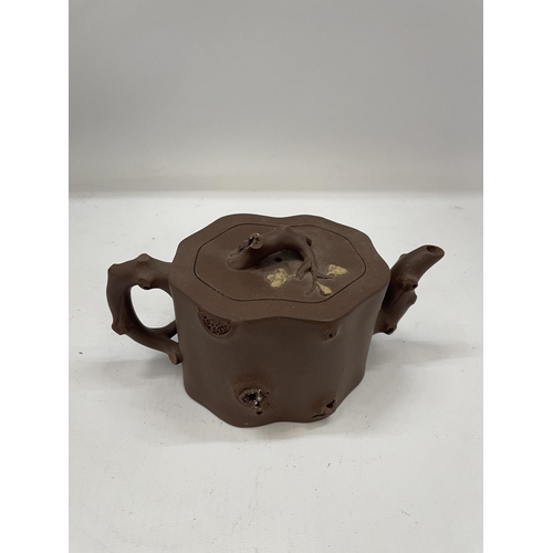 48 - A CHINESE YIXING STYLE CLAY TEAPOT WITH FLORAL DESIGN