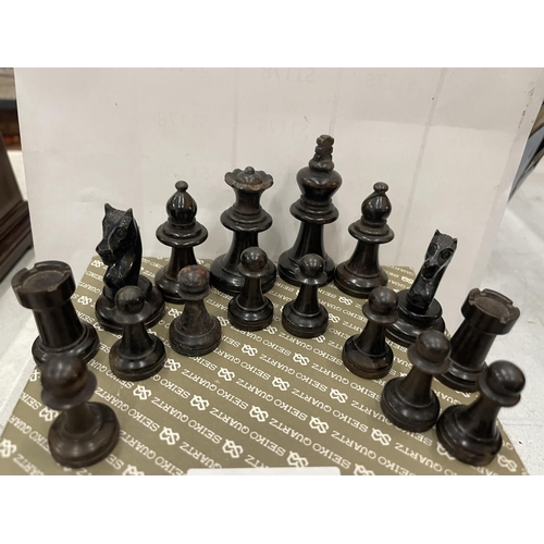 9 - AN EARLY 20TH CENTURY BOXWOOD AND EBONY CHESS SET