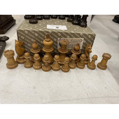 9 - AN EARLY 20TH CENTURY BOXWOOD AND EBONY CHESS SET