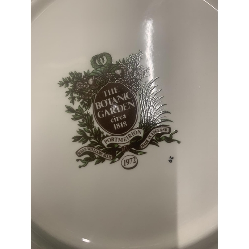 101 - A LARGE QUANTITY OF PORTMEIRION 'BOTANIC GARDEN' AND 'POMONA' DINNERWARE TO INCLUDE PLATES, CUPS, SA... 