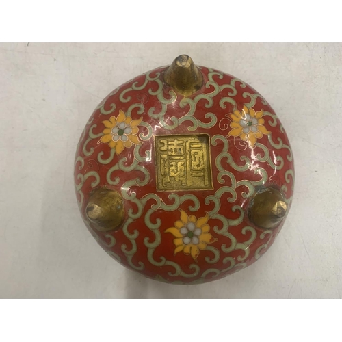 113 - A BRONZE AND ENAMEL ORIENTAL POT WITH CLOISONNE DECORATION HEIGHT 8CM DIAMETER 12.5CM