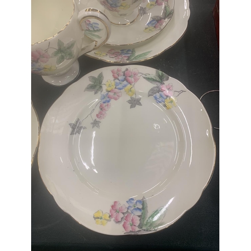 125 - A VINTAGE FOLEY CHINA TEASET TO INCLUDE A CAKE PLATE, CUPS, SAUCERS, SIDE PLATES, A CREAM JUG AND SU... 