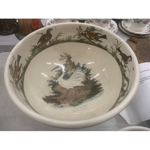 143 - A QUANTITY OF PORTMEIRION TO INCLUDE A LARGE 'BIRDS OF BRITAIN' BOWL WITH IMAGES OF BIRDS DIAMETER 2... 