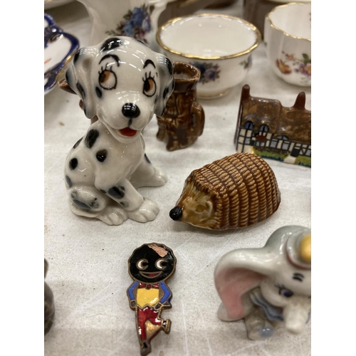 149 - A QUANTITY OF MINIATURES TO INCLUDE ROYAL ALBERT, WADE WHIMSIES, A WADE DALMATION, MINI ERAMIC PANS,... 