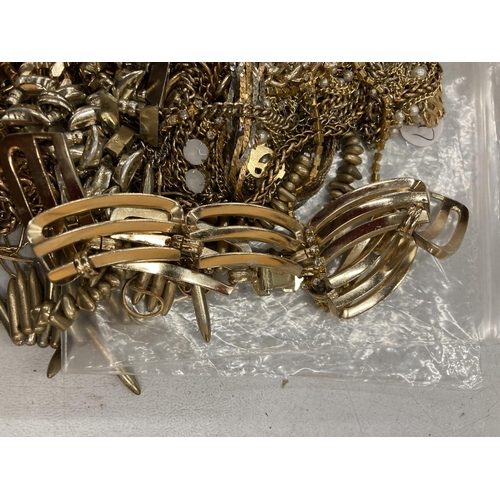 154 - A QUANTITY OF YELLOW METAL COSTUME JEWELLERY TO INCLUDE NECKLACES, BRACELETS, ETC