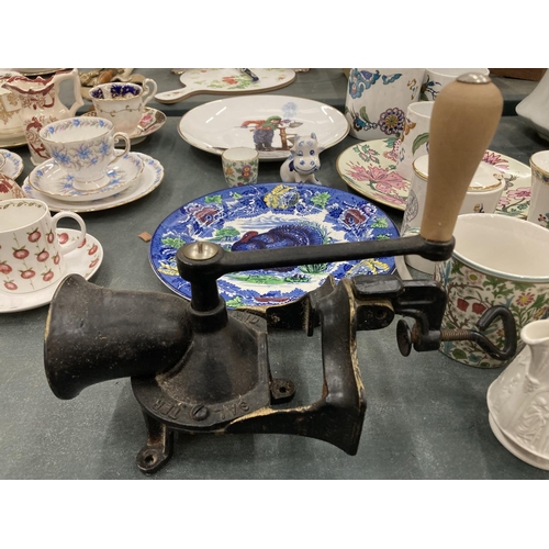 174 - A LARGE MIXED LOT TO INCLUDE A SALTER MINCER, CABINET PLATES, ROYAL WORCESTER STORAGE JARS, WEDGWOOD... 