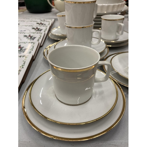 200 - AN ESCHENBACH GERMAN PART DINNER SERVICE TO INCLUDE VARIOUS SIZED PLATES, BOWLS, CUPS, SAUCERS, ETC