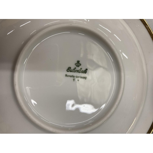 200 - AN ESCHENBACH GERMAN PART DINNER SERVICE TO INCLUDE VARIOUS SIZED PLATES, BOWLS, CUPS, SAUCERS, ETC