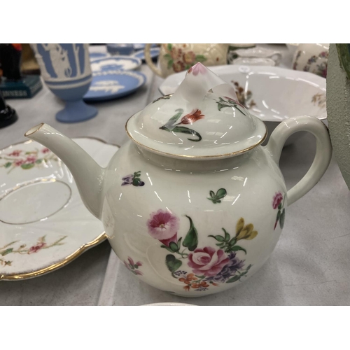 217 - A QUANTITY OF VINTAGE TEA BOWLS AND SAUCERS PLUS A TEAPOT - SOME A/F