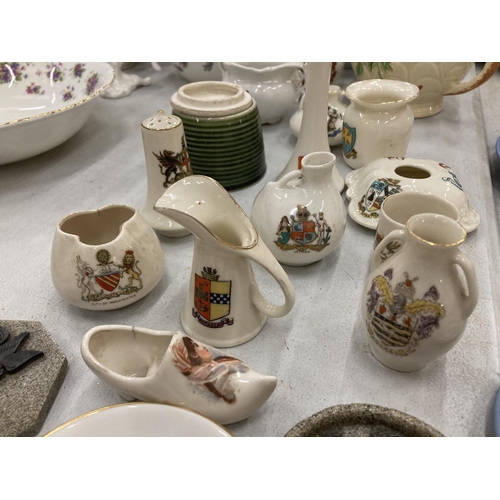 244 - A QUANTITY OF CERAMIC ITEMS TO INCLUDE CRESTED WARE, ROYAL WORCESTER PIN TRAYS, BOWL, JUG, ETC