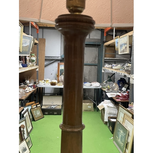 98 - A TALL VINTAGE MAHOGANY STANDARD LAMP + SHADE