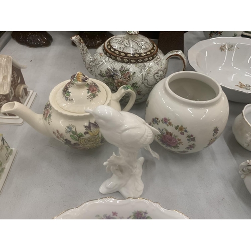 245 - A QUANTITY OF CERAMICS TO INCLUDE LARGE ROYAL ALBERT 'VIOLETTA' AND SWINNERTONS BOWLS, A WINDSOR WAR... 