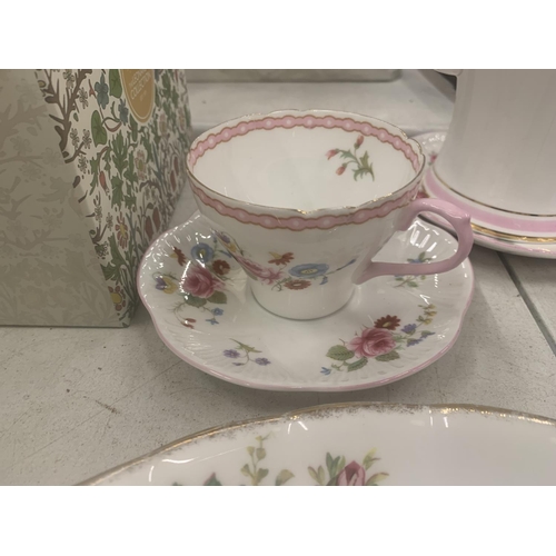 252 - A QUANTITY OF CUPS AND SAUCERS TO INCLUDE SHELLEY, HAMMERSLEY, A ROSLYN CHINA COFFEE POT, SERVING PL... 