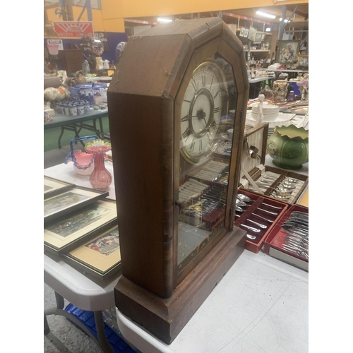 261 - A VINTAGE MAHOGANY CASED MANTLE CLOCK WITH FLORAL DECORATED GLASS DOOR, TO INCLUDE PENDULUM AND KEY ... 