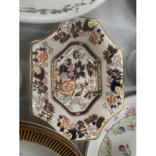 268 - A LARGE QUANTITY OF CERAMICS AND CHINA TO INCLUDE ROYAL DOULTON 'PASSION FLOWER' CUPS AND SAUCERS, P... 