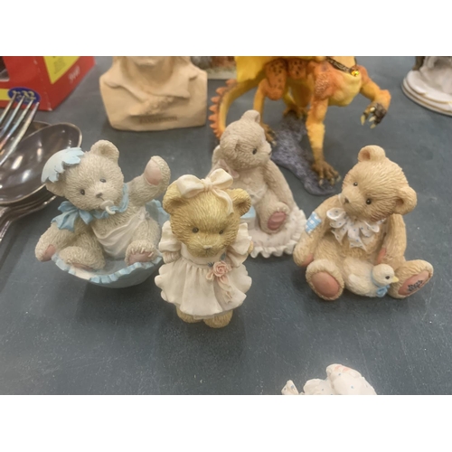 285 - A COLLECTION OF SMALL ANIMAL FIGURES TO INCLUDE CHERISHED TEDDIES, A PETER FAGIN STYLE CAT AND DOG T... 