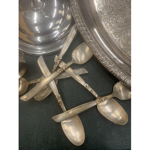 288 - A QUANTITY OF SILVER PLATE AND BRASS ITEMS TO INCLUDE TRAYS, AN EPERGNE, CANDLESTICK A/F, BRACKETS, ... 