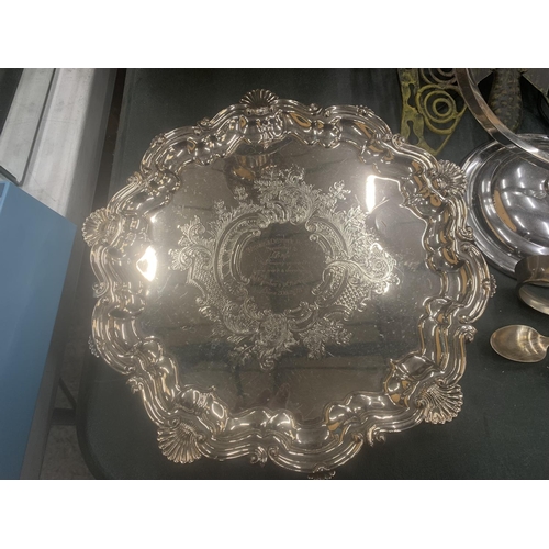 288 - A QUANTITY OF SILVER PLATE AND BRASS ITEMS TO INCLUDE TRAYS, AN EPERGNE, CANDLESTICK A/F, BRACKETS, ... 