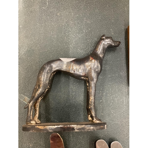 286A - TWO SMALL METALMODELS OF GREYHOUNDS ONE ON A WOODEN PLINTH HEIGHTS 11CM AND 9.5CM