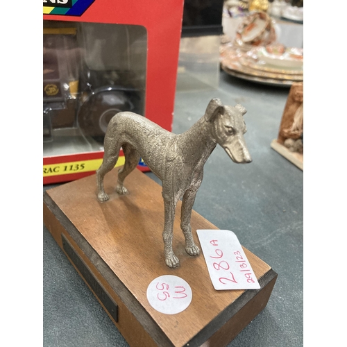 286A - TWO SMALL METALMODELS OF GREYHOUNDS ONE ON A WOODEN PLINTH HEIGHTS 11CM AND 9.5CM