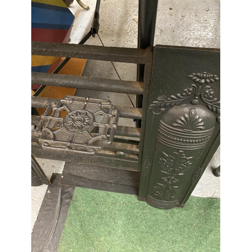 67 - A VINTAGE CAST METAL FIREPLACE INSERT