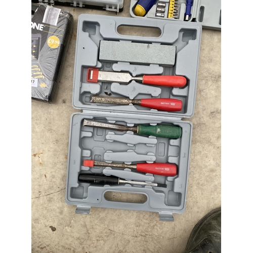 2017 - AN ASSORTMENT OF TOOLS TO INCLUDE A CHISEL SET AND A SCREW DRIVER SET ETC