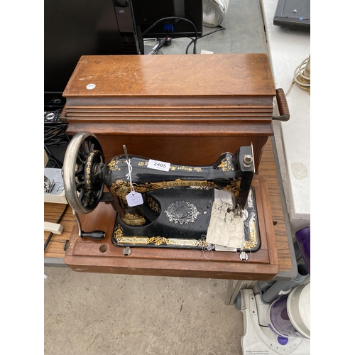 2405 - A VINTAGE SINGER SEWING MACHINE WITH WOODEN CARRY CASE