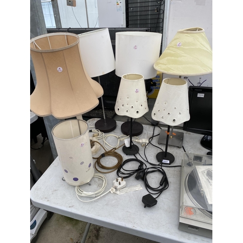 2417 - AN ASSORTMENT OF TABLE LAMPS