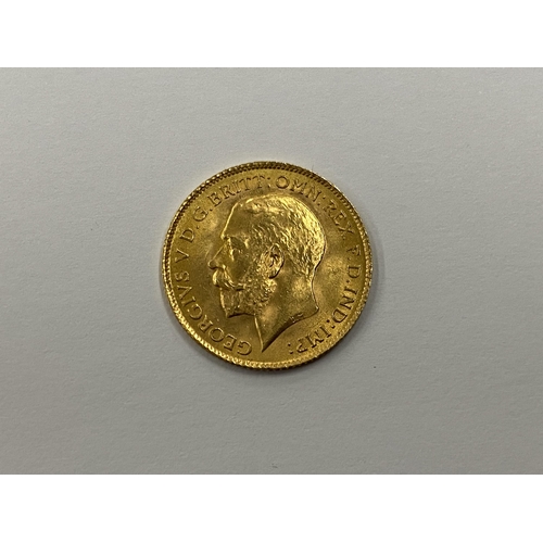 372 - A GEORGE V 1914 GOLD HALF SOVEREIGN COIN