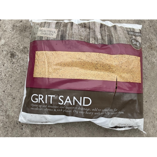 112 - TWENTY FOUR 5KG BAGS OF GRIT SAND NO VAT