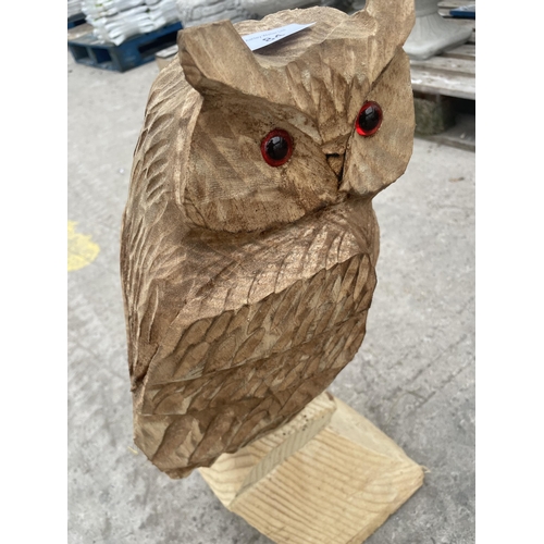 84 - A CARVED WOODEN ORNAMENT OF AN OWL 57 CM HIGH NO VAT