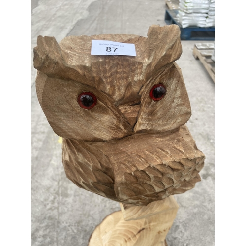 87 - A CARVED WOODEN OWL APPROX 84 CM HIGH NO VAT