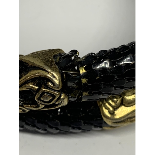 551 - A SNAKE DESIGN BRACELET