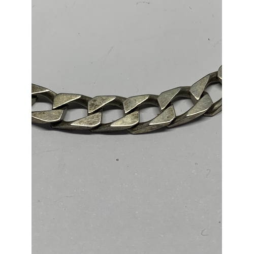 557 - A SILVER FLAT LINK BRACELET