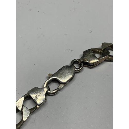 557 - A SILVER FLAT LINK BRACELET