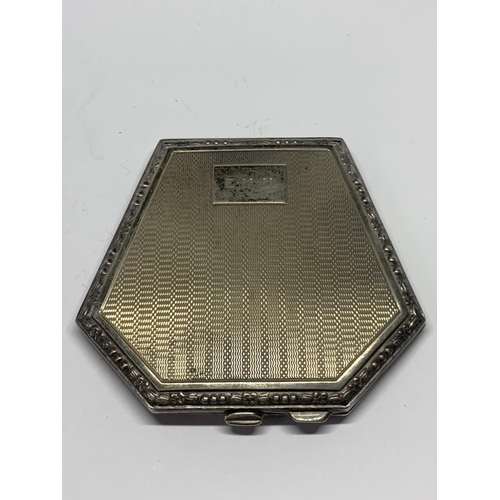 569 - A HALLMARKED BIRMINGHAM SILVER COMPACT