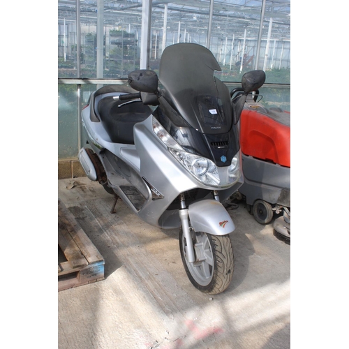 118 - PIAGGIO MOTORLINK 125CC SCOOTER SOLD FOR SPARES OR REPAIRS NO KEYS NO NUMBER PLATE NO VAT