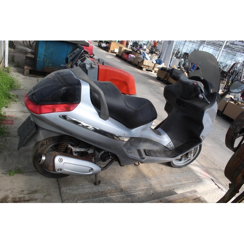 118 - PIAGGIO MOTORLINK 125CC SCOOTER SOLD FOR SPARES OR REPAIRS NO KEYS NO NUMBER PLATE NO VAT