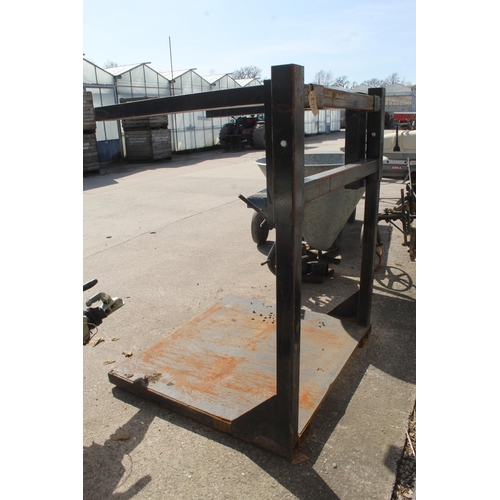 207 - A BLACK BAGGING FRAME NO VAT